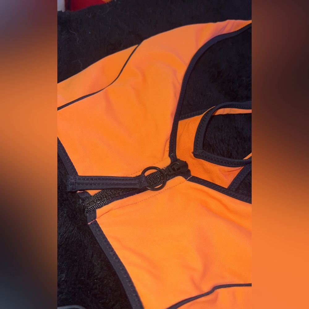 Zara Zip Up Sport Bra - Picture 2 of 2
